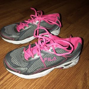 Women’s FILA tennis shoes